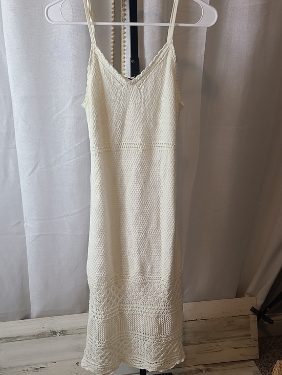 Freshman 1996 Dresses & Skirts - Freshman 1996 V-neck maxi dress features cream crochet detailing and adjustable